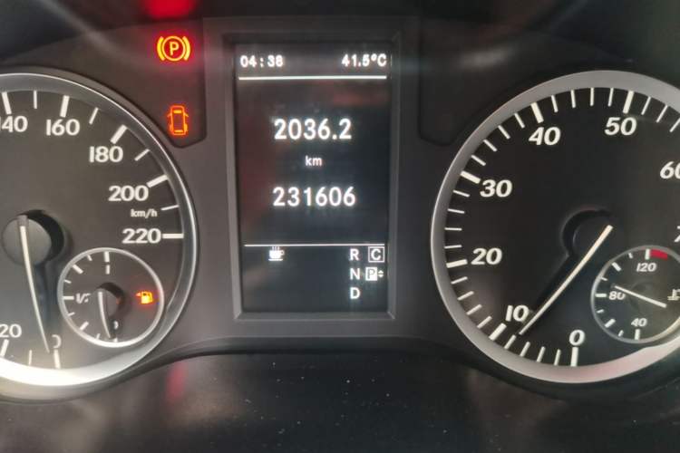 Used Mercedes-Benz Vito  Odometer Close Up