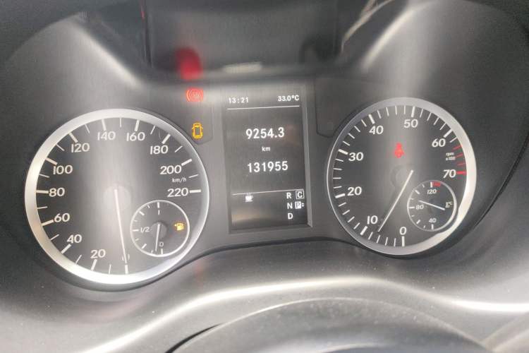 Used Mercedes-Benz Vito 2016 2.0T Business Edition Odometer Close Up