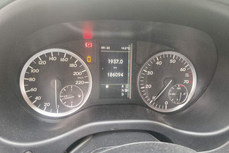 Used Mercedes-Benz Vito 2016 2.0T Business Edition Odometer Close Up