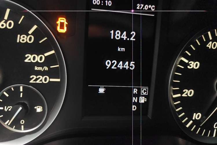 Used Mercedes-Benz Vito 2016 2.0T Elite Edition Odometer Close Up