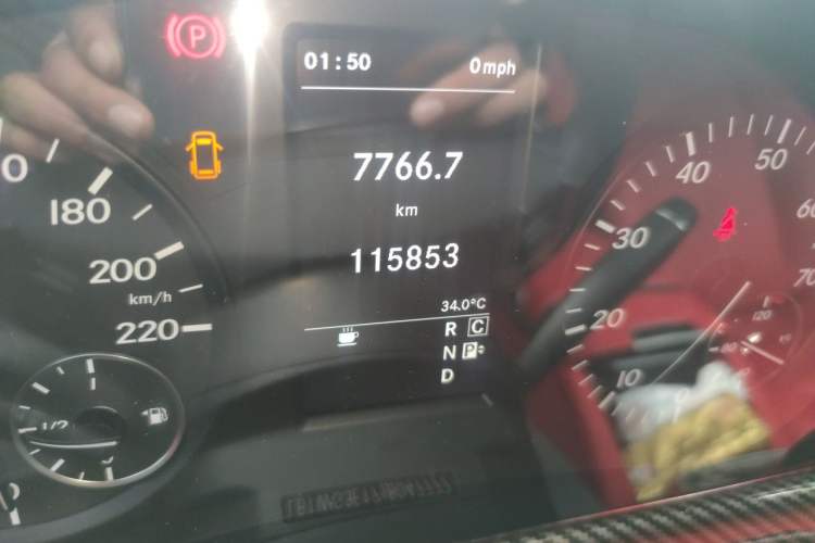 Used Mercedes-Benz Vito  Odometer Close Up
