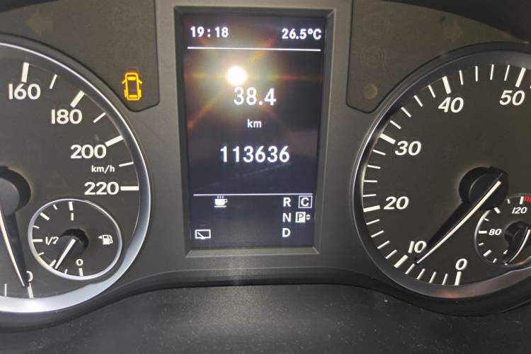 Used Mercedes-Benz Vito 2016 2.0T Business Edition Odometer Close Up