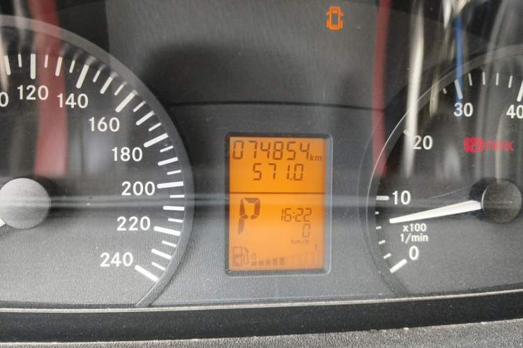 Used Mercedes-Benz Vito  Odometer Close Up