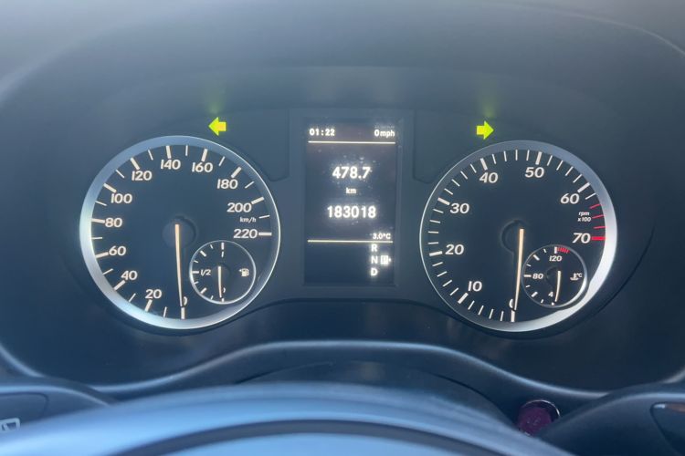 Used Mercedes-Benz Vito 2016 2.0T Elite Edition Odometer Close Up