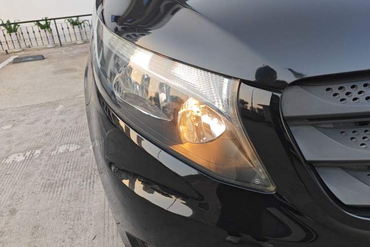 Used Mercedes-Benz Vito 2016 2.0T Elite Version 9-seater Right Front Headlight