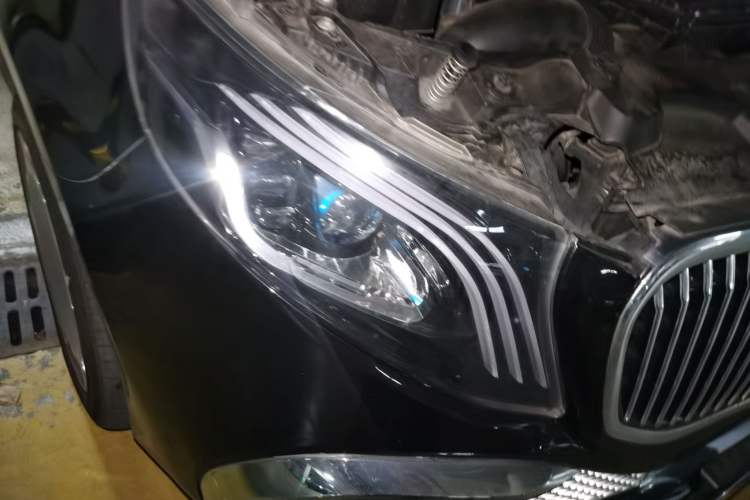 Used Mercedes-Benz Vito 2016 2.0T Elite Version 9-seater Right Front Headlight