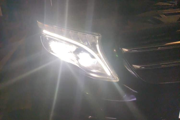 Used Mercedes-Benz Vito 2016 2.0T Elite Edition Right Front Headlight