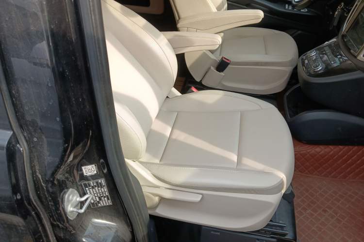 Used Mercedes-Benz Vito 2016 2.0T Business Edition Right Front Seat