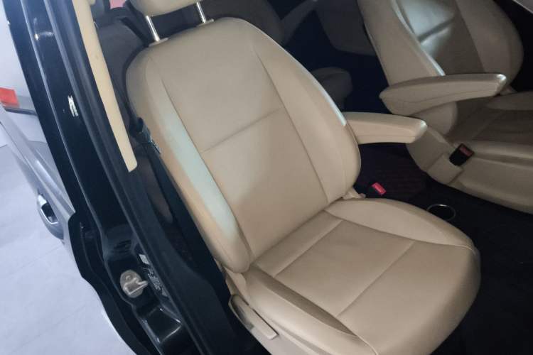 Used Mercedes-Benz Vito 2016 2.0T Business Edition Right Front Seat