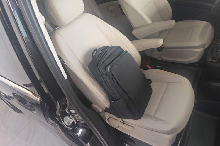 Used Mercedes-Benz Vito 2016 2.0T Elite Edition Right Front Seat