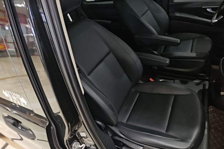 Used Mercedes-Benz Vito 2016 2.0T Business Edition Right Front Seat