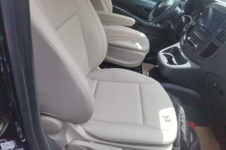 Used Mercedes-Benz Vito 2016 2.0T Elite Edition Right Front Seat
