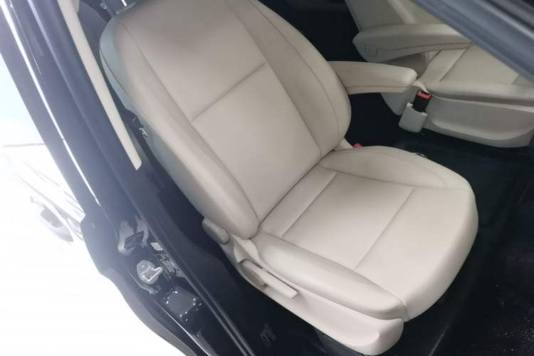 Used Mercedes-Benz Vito 2016 2.0T Business Edition Right Front Seat