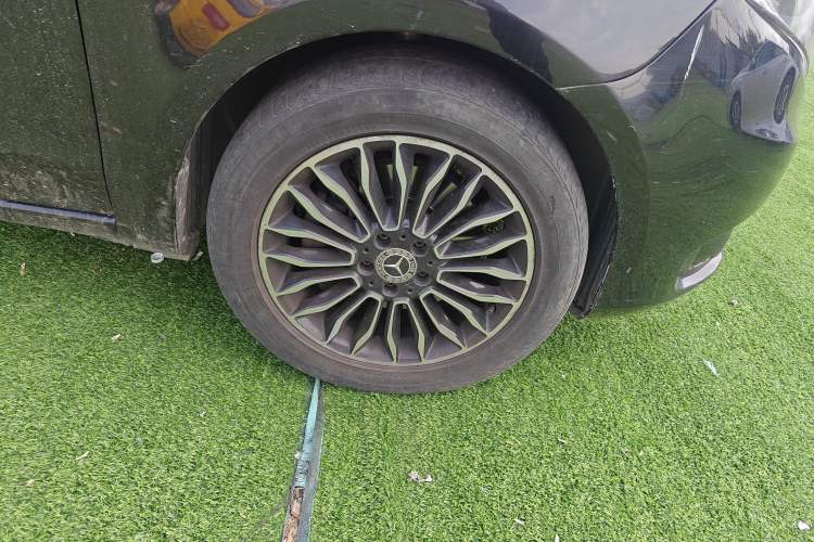 Used Mercedes-Benz Vito 2016 2.0T Elite Edition Right Front Wheel Hub
