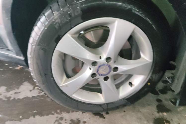 Used Mercedes-Benz Vito 2016 2.0T Elite Edition Right Front Wheel Hub