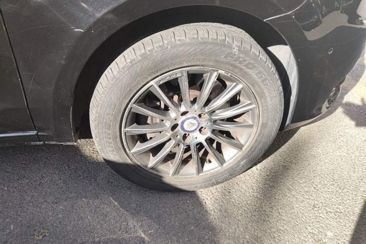 Used Mercedes-Benz Vito 2016 2.0T Elite Edition Right Front Wheel Hub