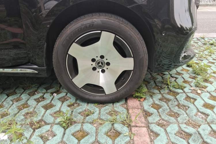 Used Mercedes-Benz Vito 2016 2.0T Elite Edition Right Front Wheel Hub