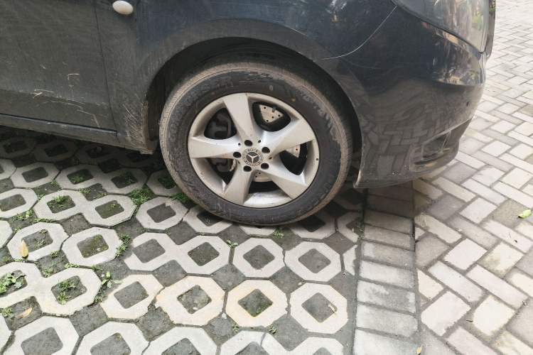 Used Mercedes-Benz Vito 2016 2.0T Elite Version 9-seater Right Front Wheel Hub