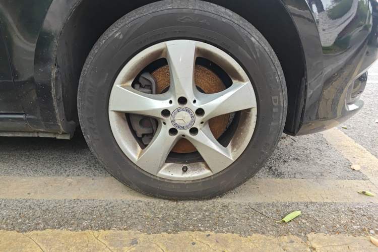 Used Mercedes-Benz Vito 2016 2.0T Elite Version 9-seater Right Front Wheel Hub