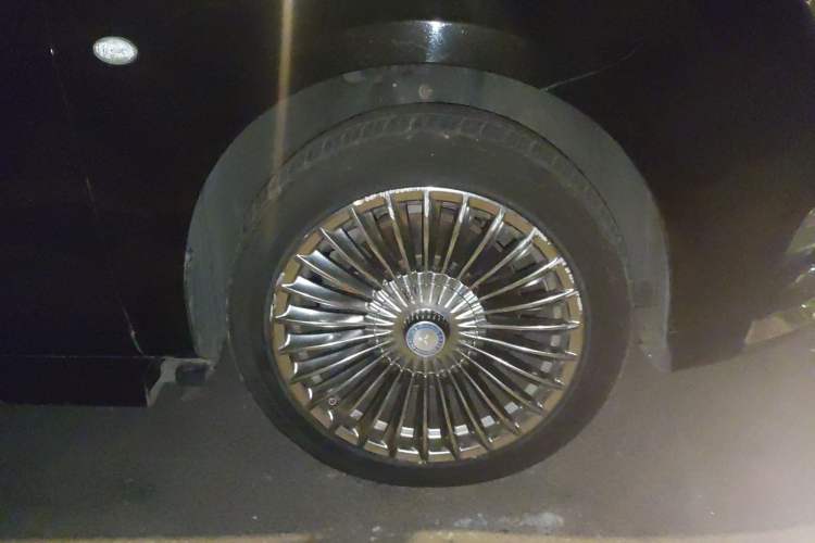 Used Mercedes-Benz Vito 2016 2.0T Elite Edition Right Front Wheel Hub