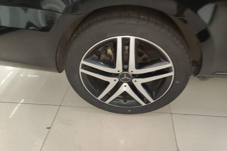 Used Mercedes-Benz Vito 2016 2.0T Business Edition Right Rear Wheel Hub