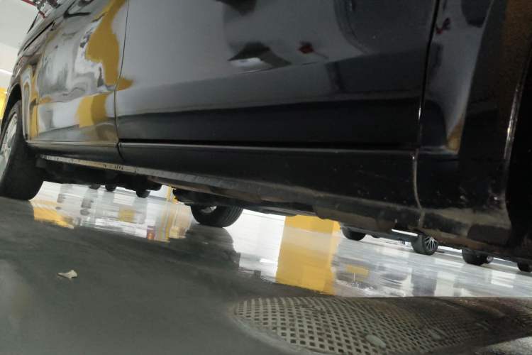 Used Mercedes-Benz Vito 2016 2.0T Elite Edition Right Side Sill