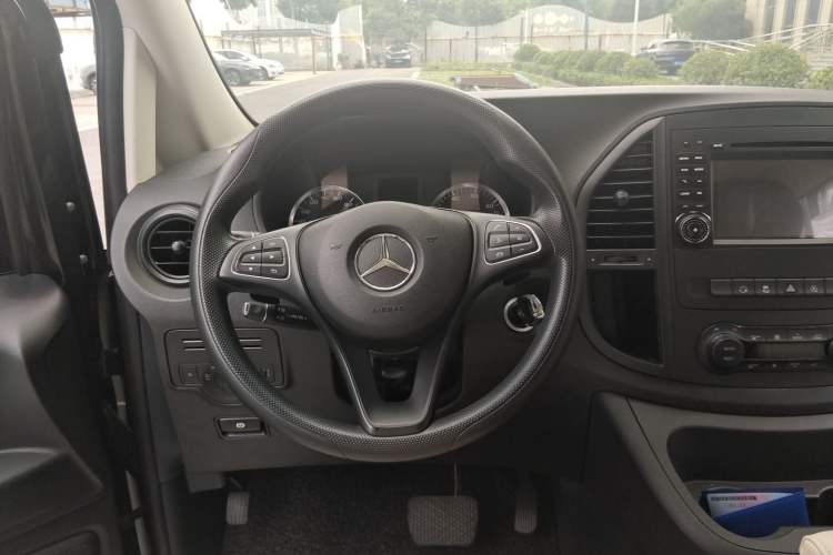 Used Mercedes-Benz Vito 2016 2.0T Elite Edition Steering Wheel