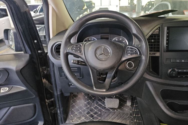 Used Mercedes-Benz Vito 2016 2.0T Elite Edition Steering Wheel