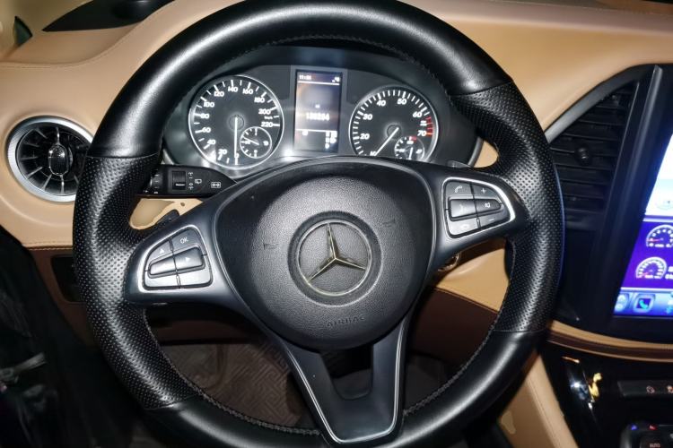Used Mercedes-Benz Vito 2016 2.0T Elite Version 9-seater Steering Wheel