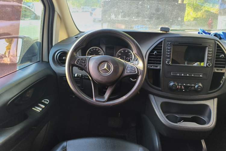 Used Mercedes-Benz Vito 2016 2.0T Elite Version 9-seater Steering Wheel