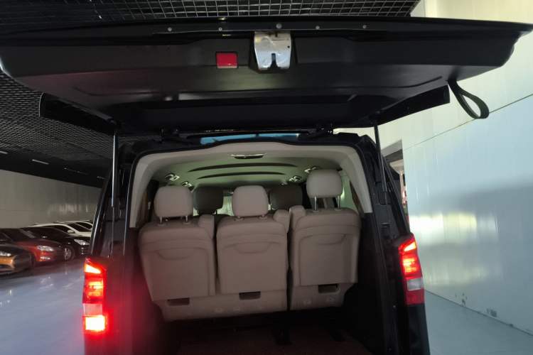 Used Mercedes-Benz Vito 2016 2.0T Business Edition Trunk