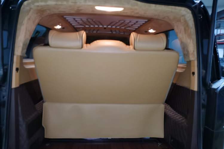 Used Mercedes-Benz Vito 2016 2.0T Elite Version 9-seater Trunk