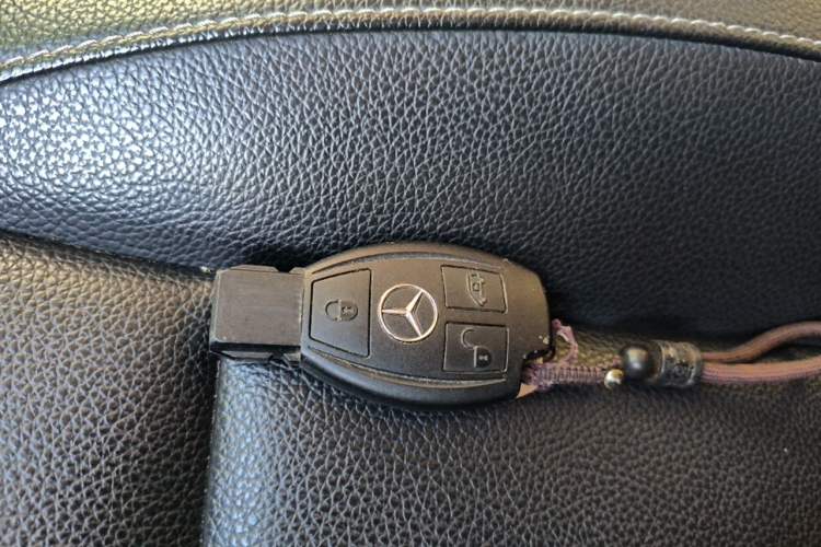 Used Mercedes-Benz Vito 2016 2.0T Elite Version 9-seater Vehicle Key