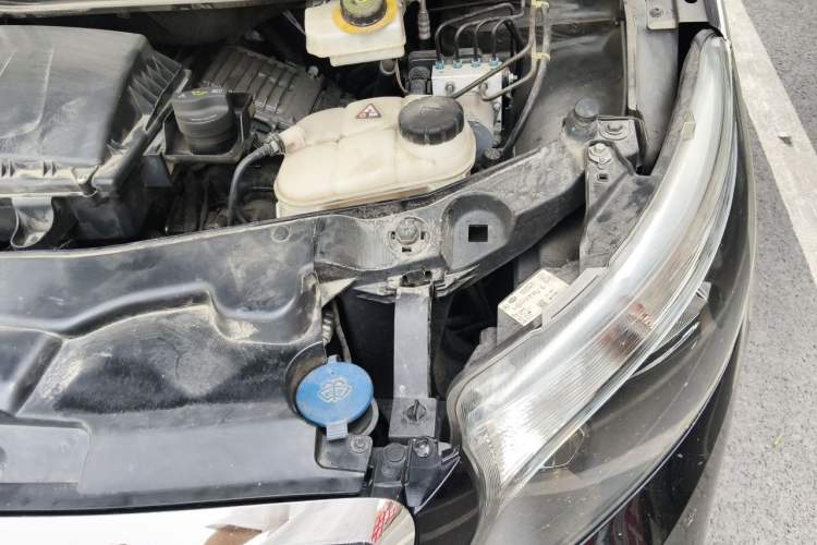 Used Mercedes-Benz Vito 2016 2.0T Business Edition Engine Bay Left