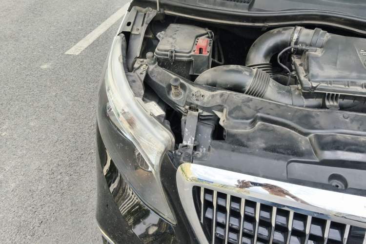 Used Mercedes-Benz Vito 2016 2.0T Business Edition Engine Bay Right