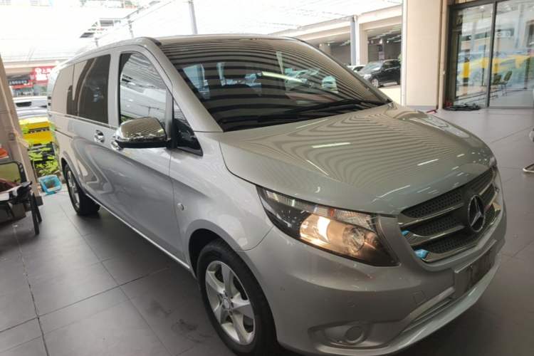 Used Mercedes-Benz Vito 2016 2.0T Business Edition Front Right 45 Deg