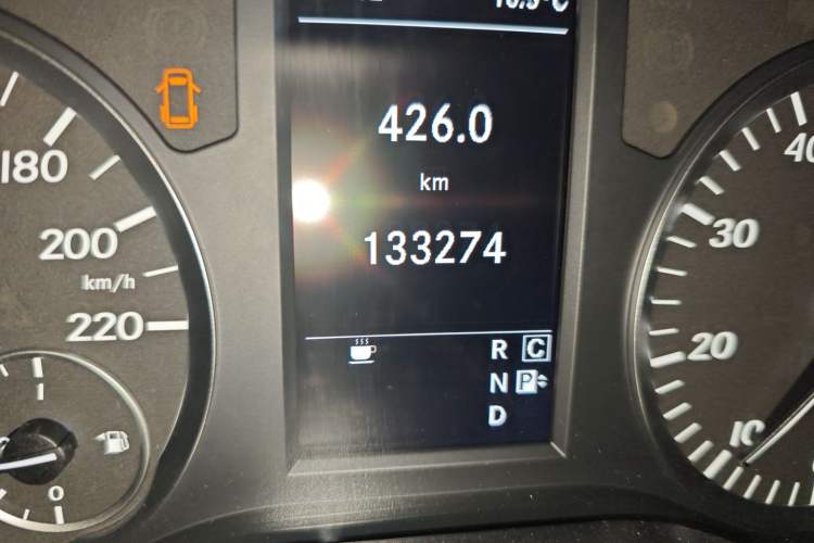Used Mercedes-Benz Vito 2016 2.0T Business Edition Odometer Close Up