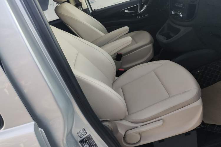 Used Mercedes-Benz Vito 2016 2.0T Business Edition Right Front Seat
