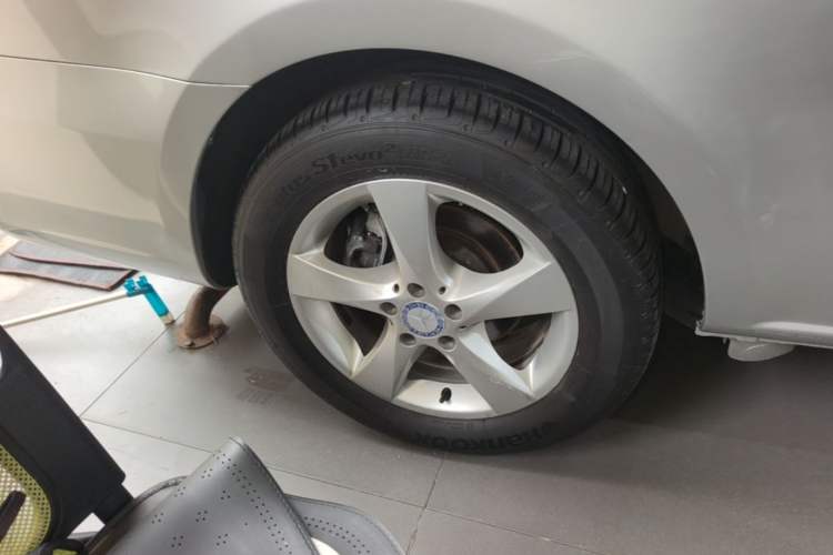 Used Mercedes-Benz Vito 2016 2.0T Business Edition Right Rear Wheel Hub