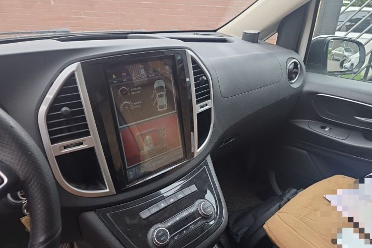 Used Mercedes-Benz Vito 2016 2.0T Business Edition Audio And AC Panel