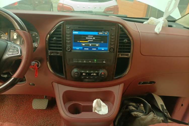 Used Mercedes-Benz Vito 2016 2.0T Elite Edition Audio And AC Panel