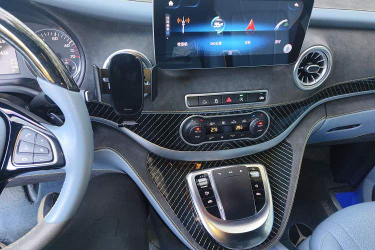 Used Mercedes-Benz Vito 2016 2.0T Elite Edition Audio And AC Panel