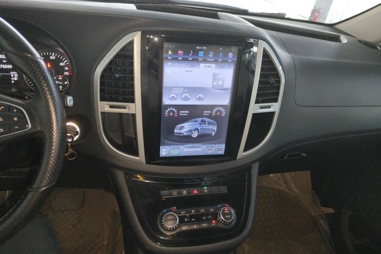 Used Mercedes-Benz Vito 2016 2.0T Business Edition Audio And AC Panel