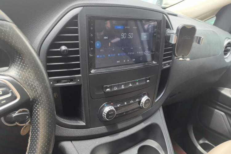 Used Mercedes-Benz Vito 2016 2.0T Business Edition Audio And AC Panel