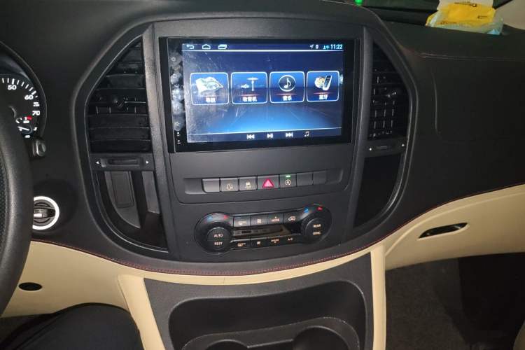 Used Mercedes-Benz Vito 2016 2.0T Elite Edition Audio And AC Panel