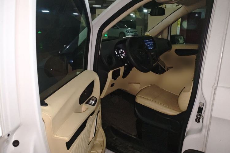 Used Mercedes-Benz Vito 2016 2.0T Elite Edition Driver Seat