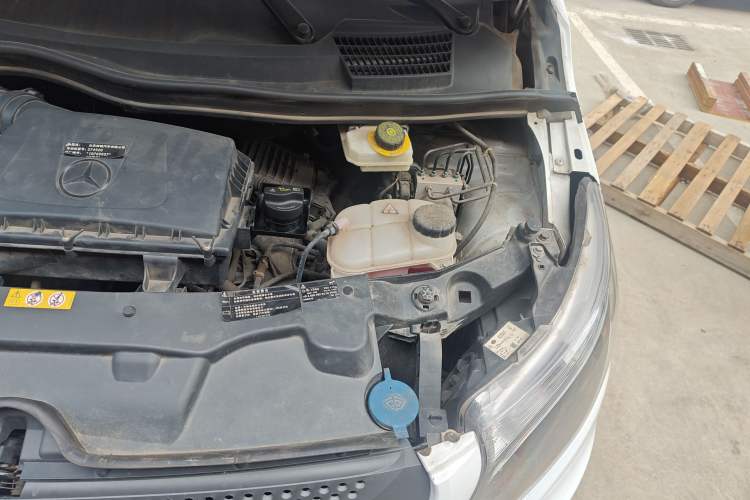 Used Mercedes-Benz Vito 2016 2.0T Elite Edition Engine Bay Left