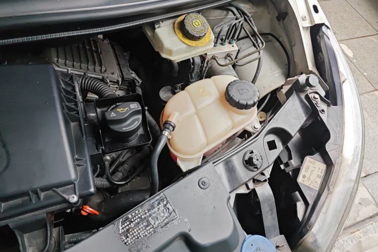 Used Mercedes-Benz Vito 2016 2.0T Elite Edition Engine Bay Left