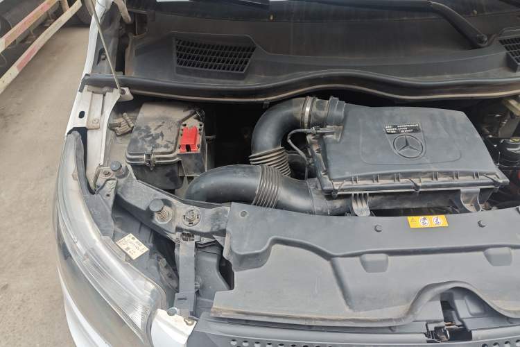 Used Mercedes-Benz Vito 2016 2.0T Elite Edition Engine Bay Right