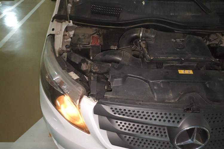 Used Mercedes-Benz Vito 2016 2.0T Elite Edition Engine Bay Right